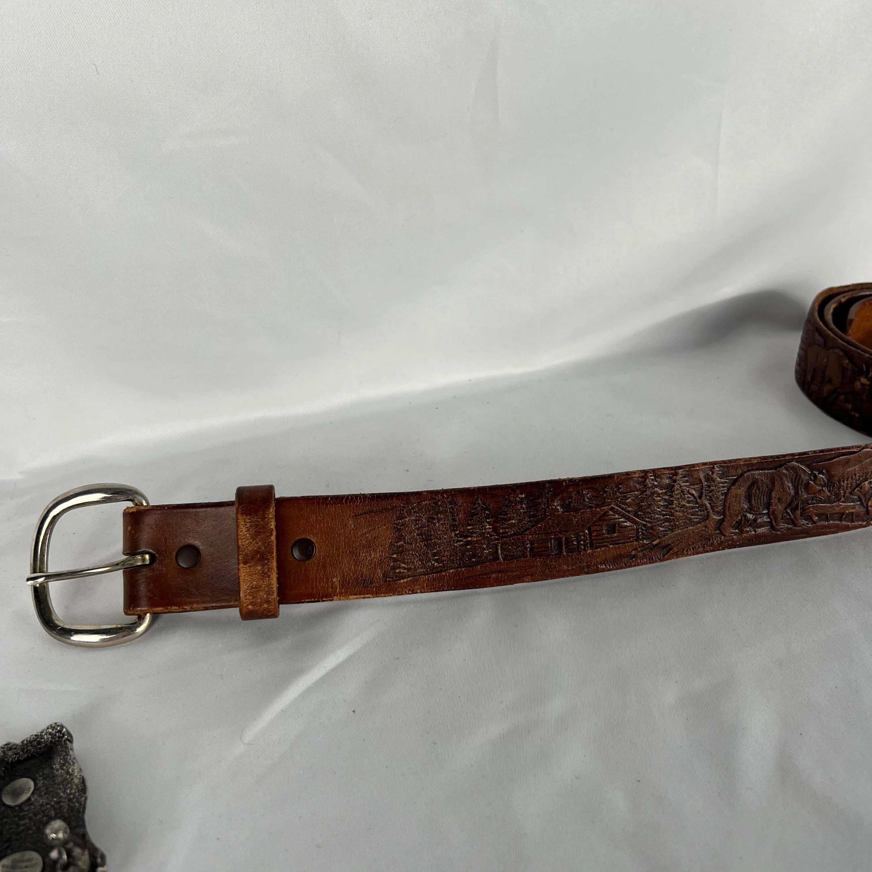 80s Mountaineering Buckle Bears Leather Belt- 34"-40"