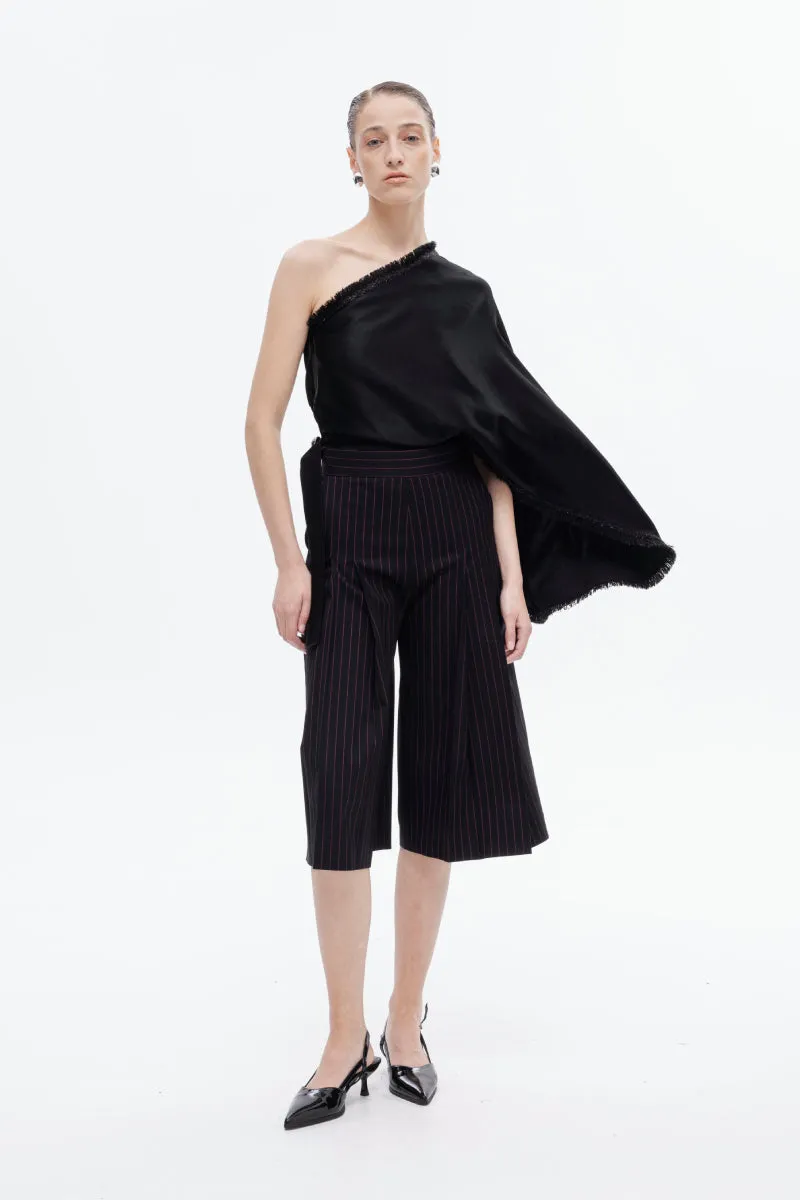 BLACK PLEATED PINSTRIPE SHORTS