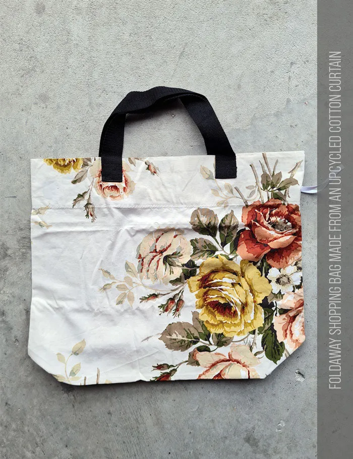 Foldaway shopping bag