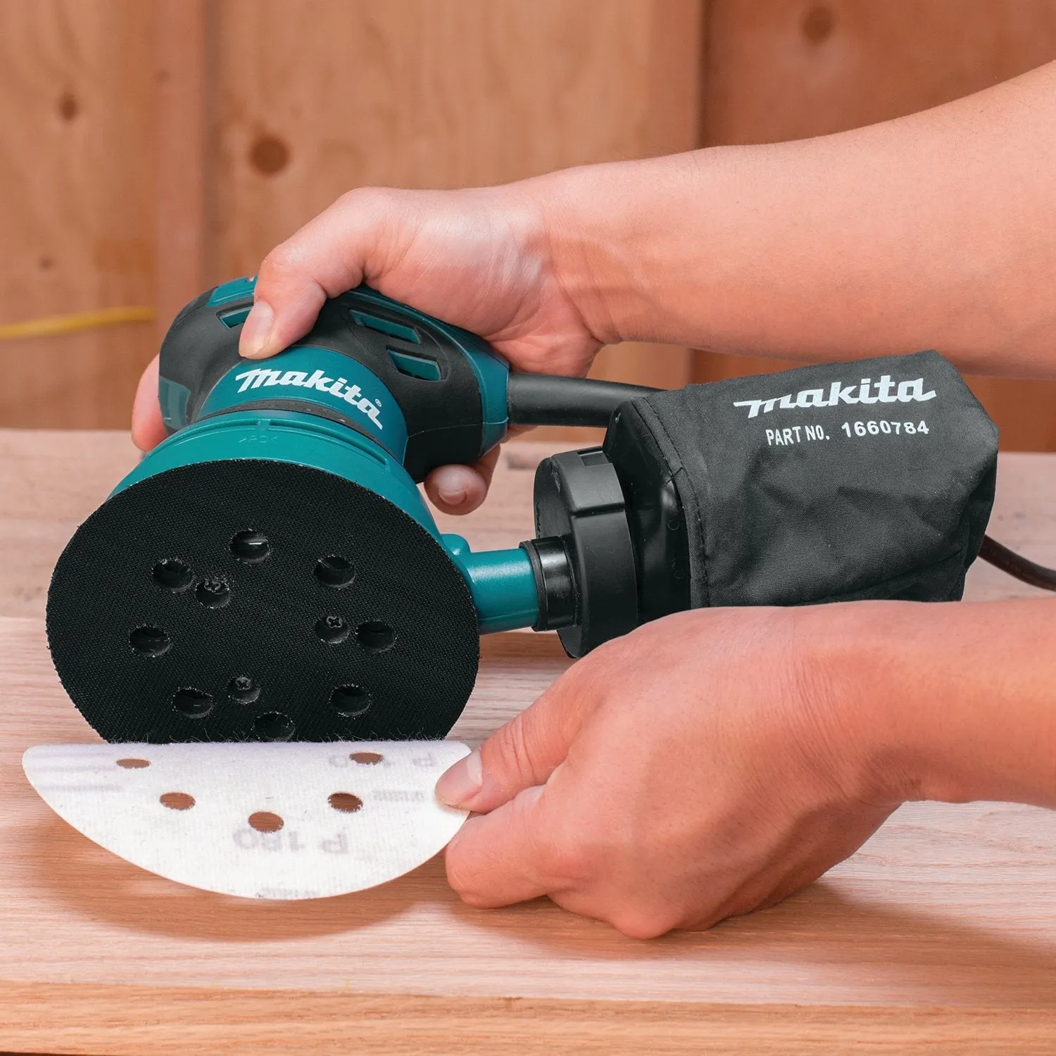 Makita (BO5030K-R) 5" Random Orbit Sander, with Tool Case (Factory Reconditioned)