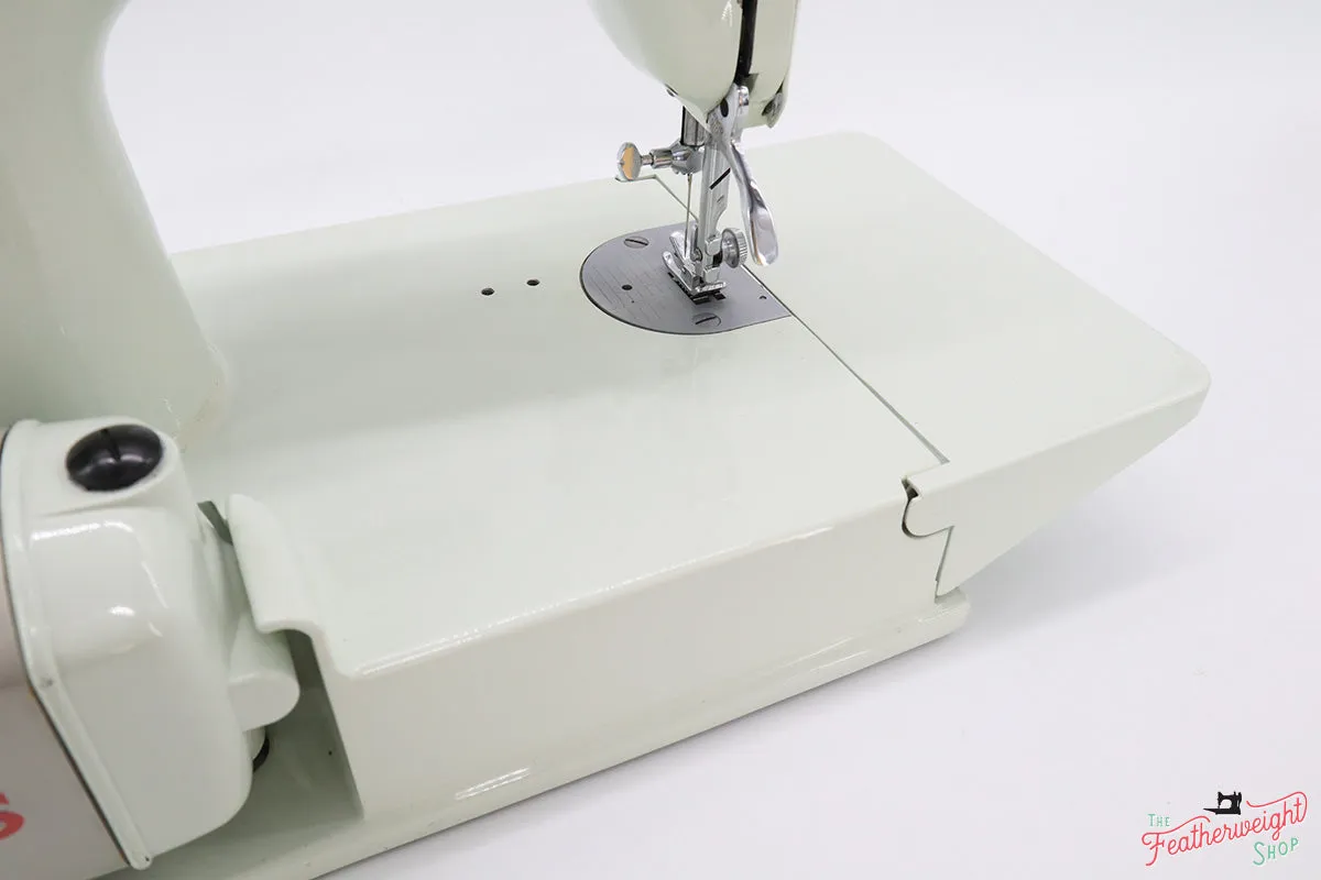 Singer Featherweight 221 Sewing Machine, WHITE EV985***