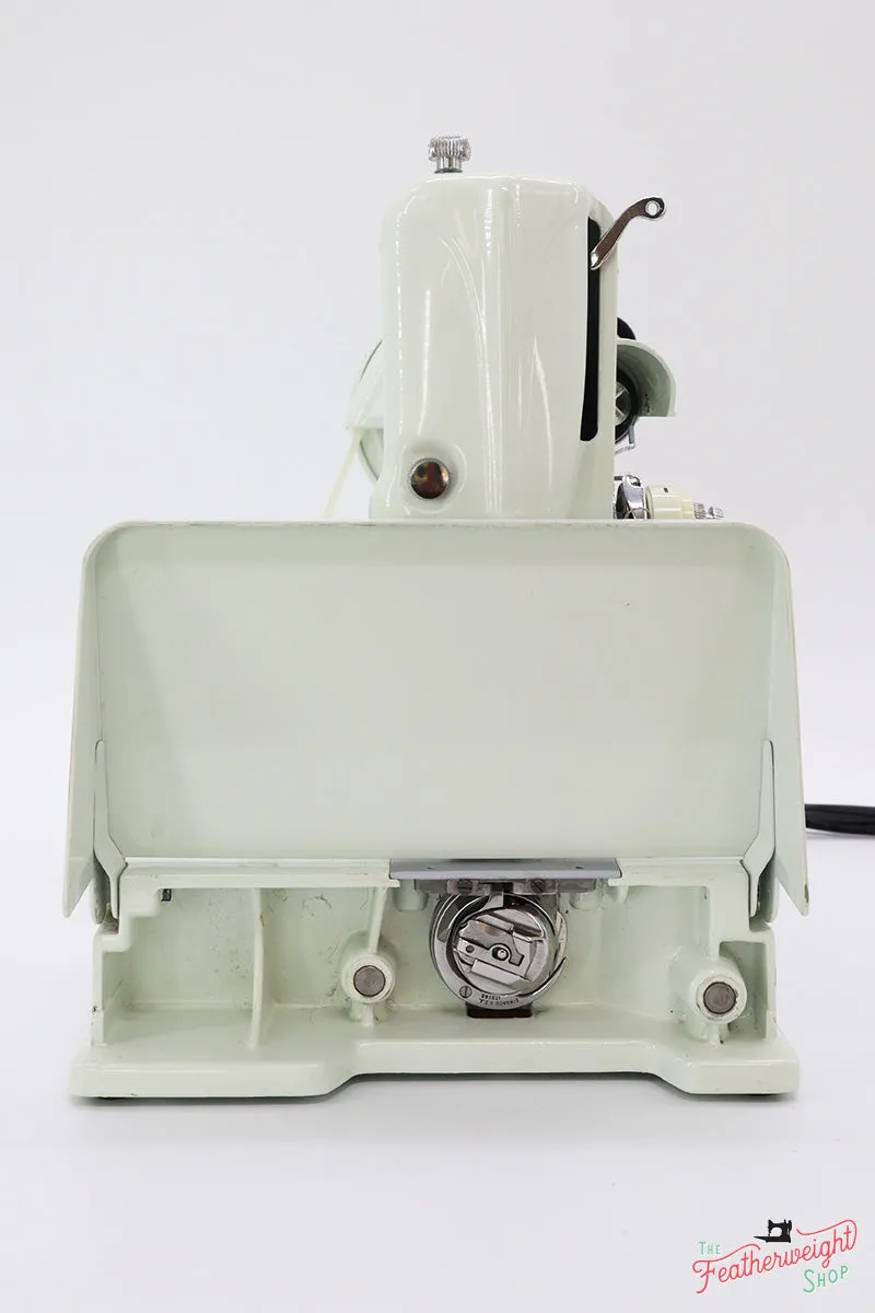 Singer Featherweight 221 Sewing Machine, WHITE EV985***