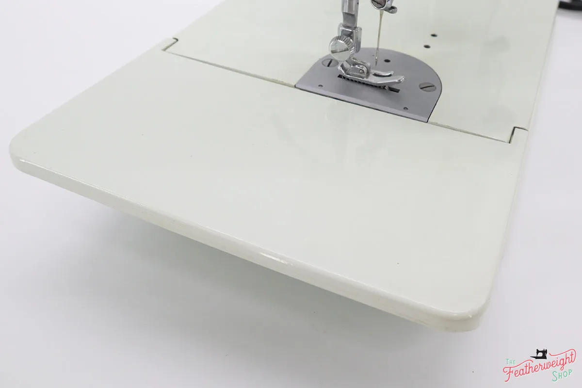 Singer Featherweight 221 Sewing Machine, WHITE EV985***