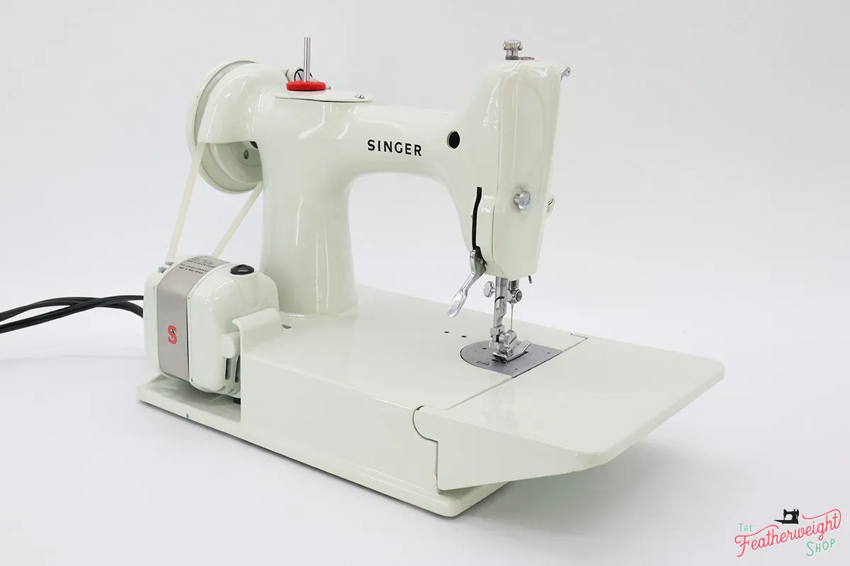 Singer Featherweight 221 Sewing Machine, WHITE EV985***