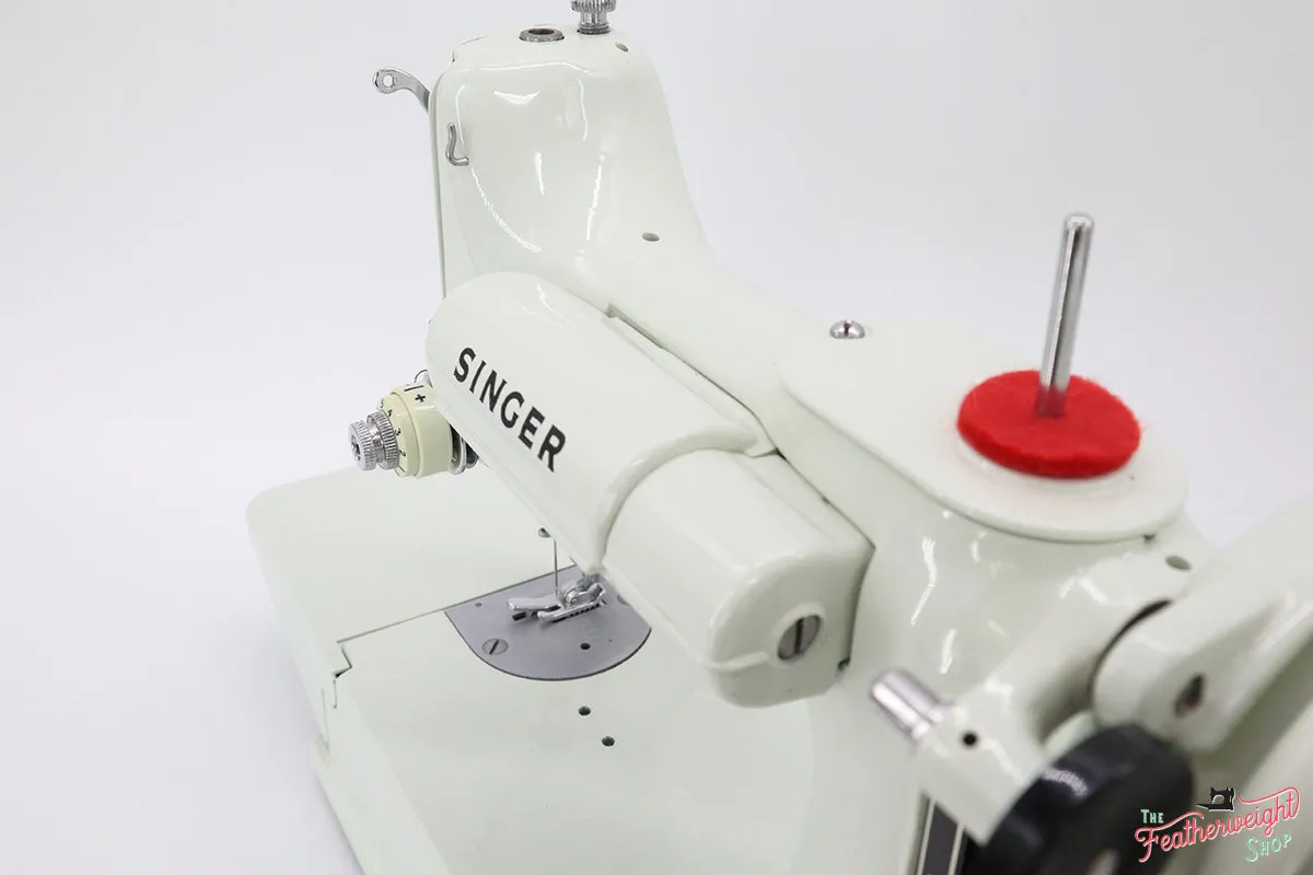 Singer Featherweight 221 Sewing Machine, WHITE EV985***