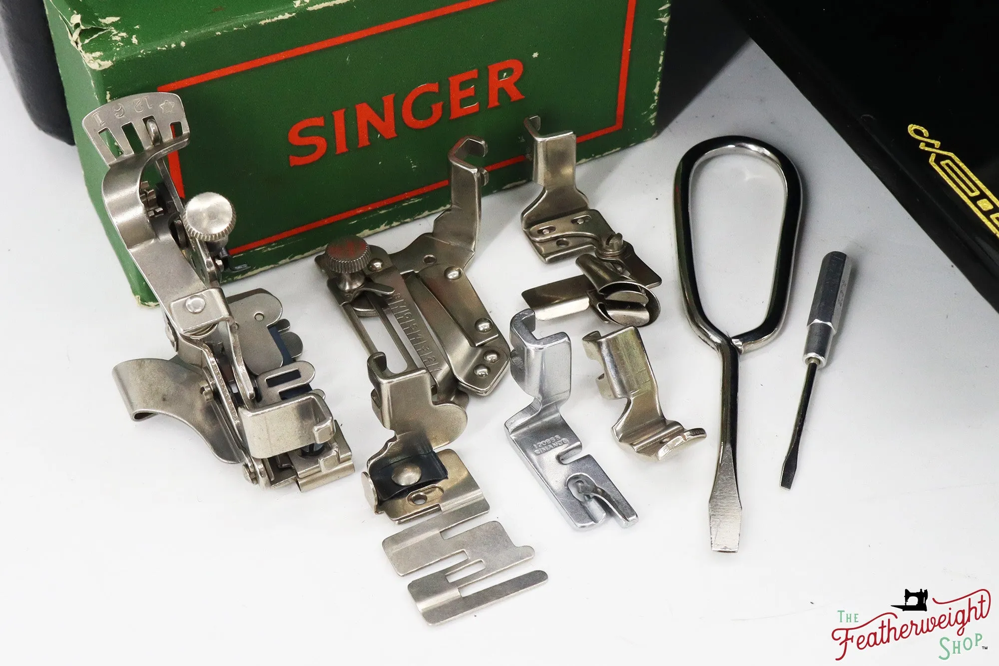 Singer Featherweight 221K Sewing Machine, 1952 - EH3733**