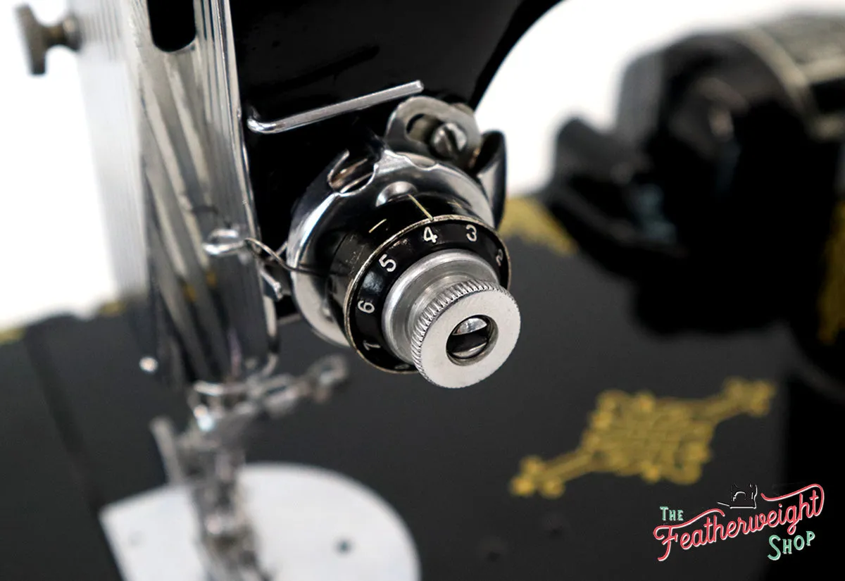 Singer Featherweight 221K Sewing Machine, EG7068**