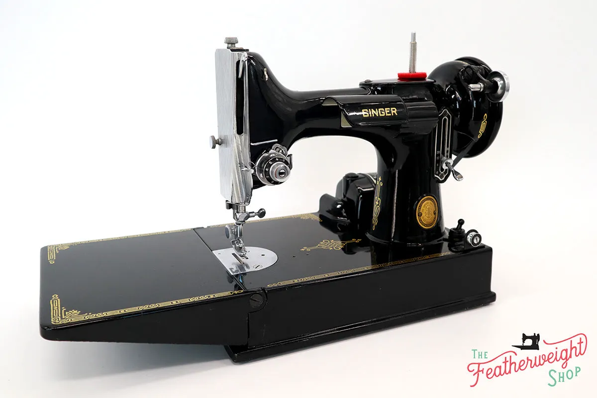 Singer Featherweight 221K Sewing Machine, EG7068**