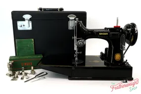 Singer Featherweight 221K Sewing Machine, EG7068**