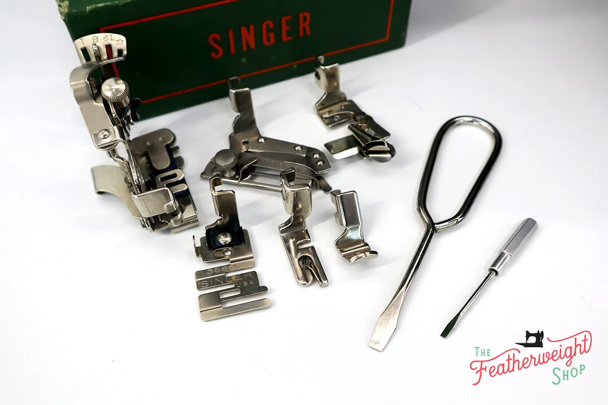 Singer Featherweight 221K Sewing Machine, EG7068**