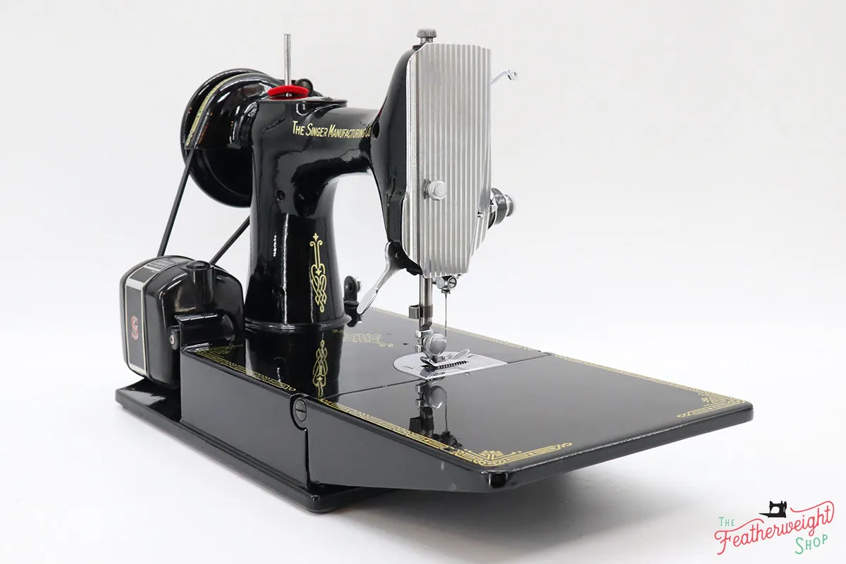 Singer Featherweight 221K Sewing Machine, EH134***